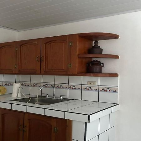 Casa Robles - Your Stay Near Airport 马那瓜湖 外观 照片