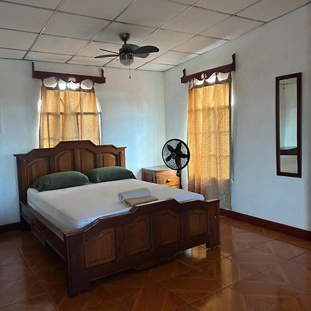 Casa Robles - Your Stay Near Airport 马那瓜湖 外观 照片