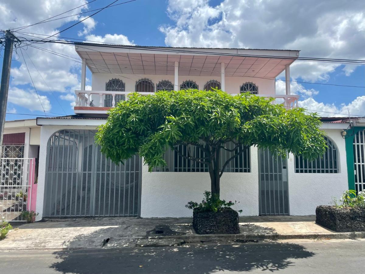 Casa Robles - Your Stay Near Airport 马那瓜湖 外观 照片
