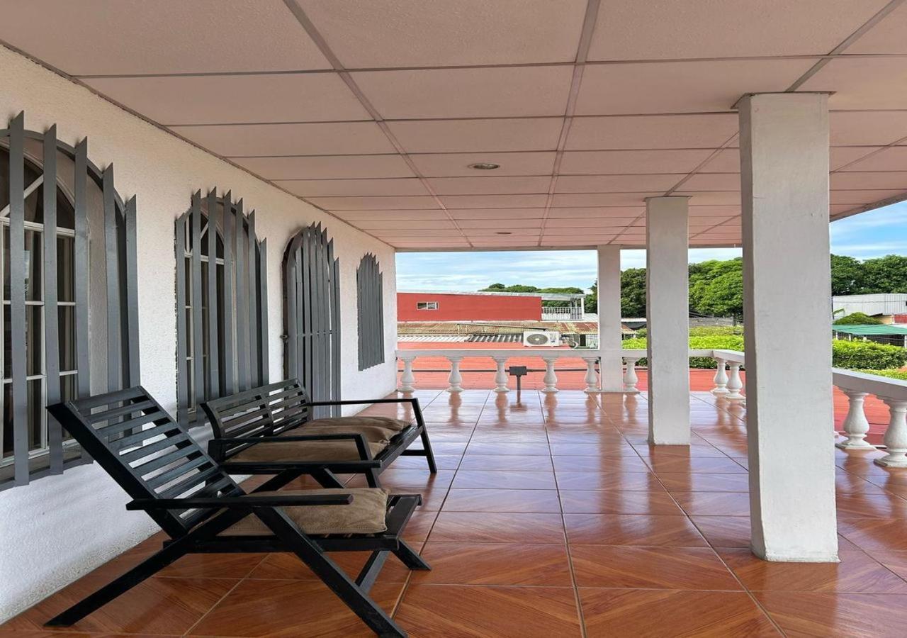 Casa Robles - Your Stay Near Airport 马那瓜湖 外观 照片