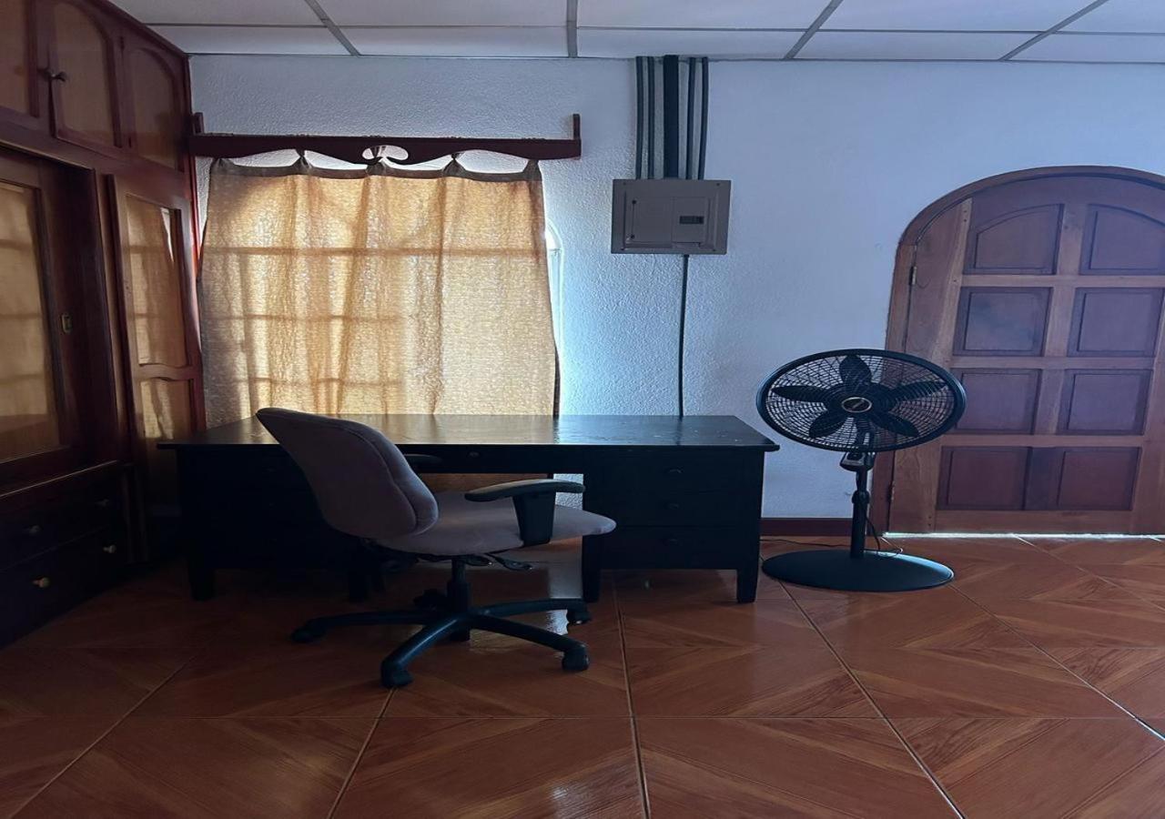 Casa Robles - Your Stay Near Airport 马那瓜湖 外观 照片