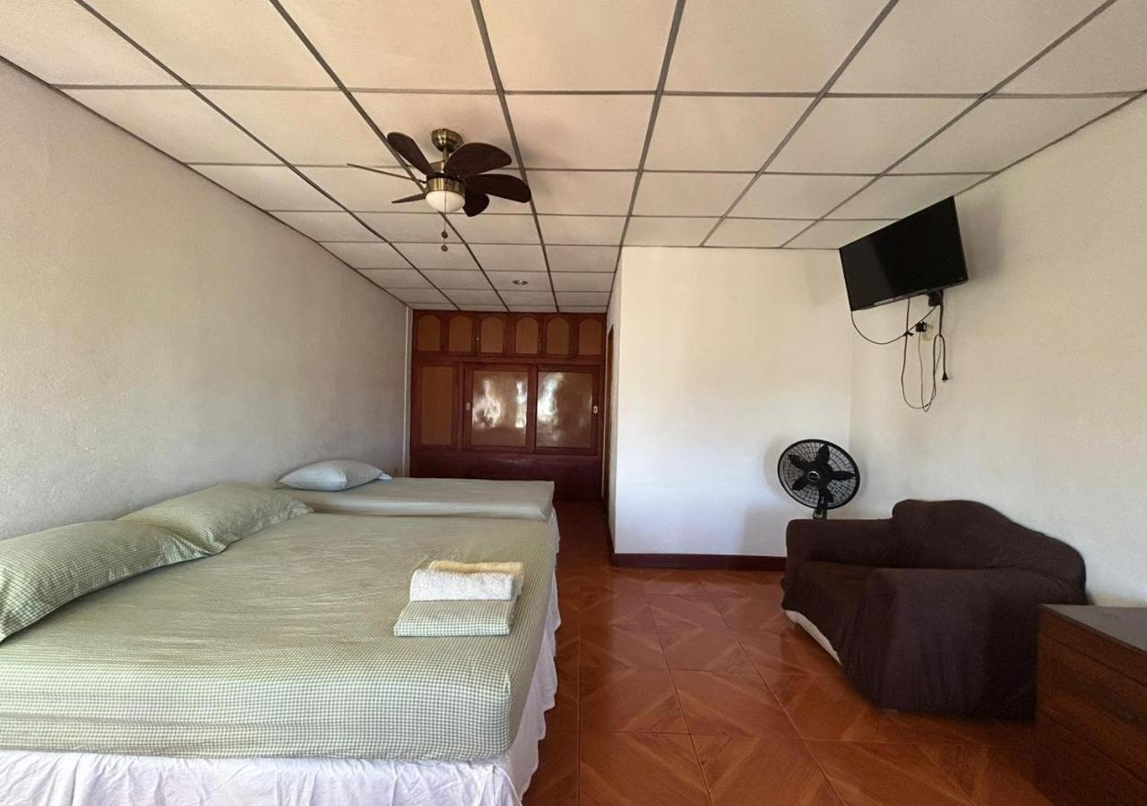 Casa Robles - Your Stay Near Airport 马那瓜湖 外观 照片