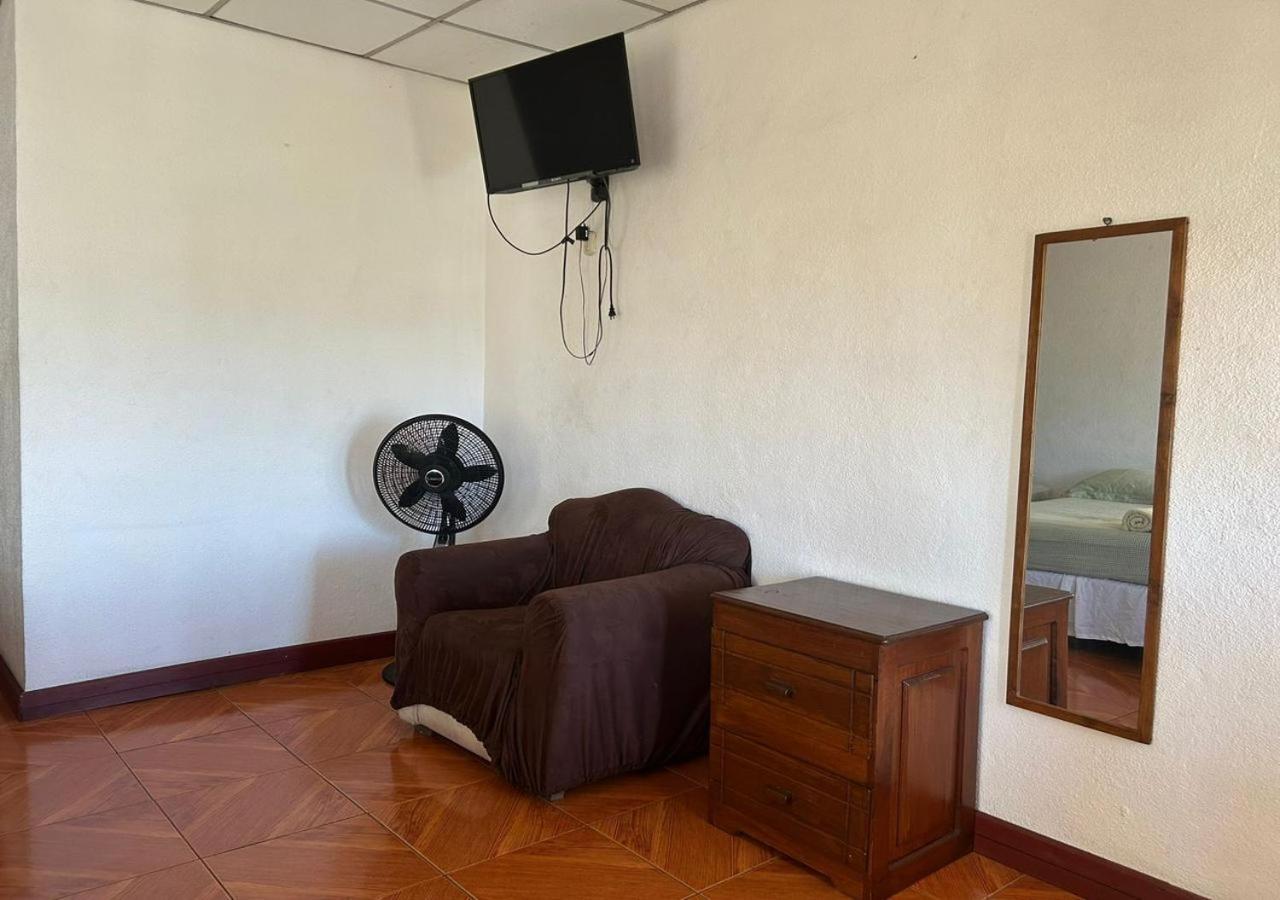 Casa Robles - Your Stay Near Airport 马那瓜湖 外观 照片