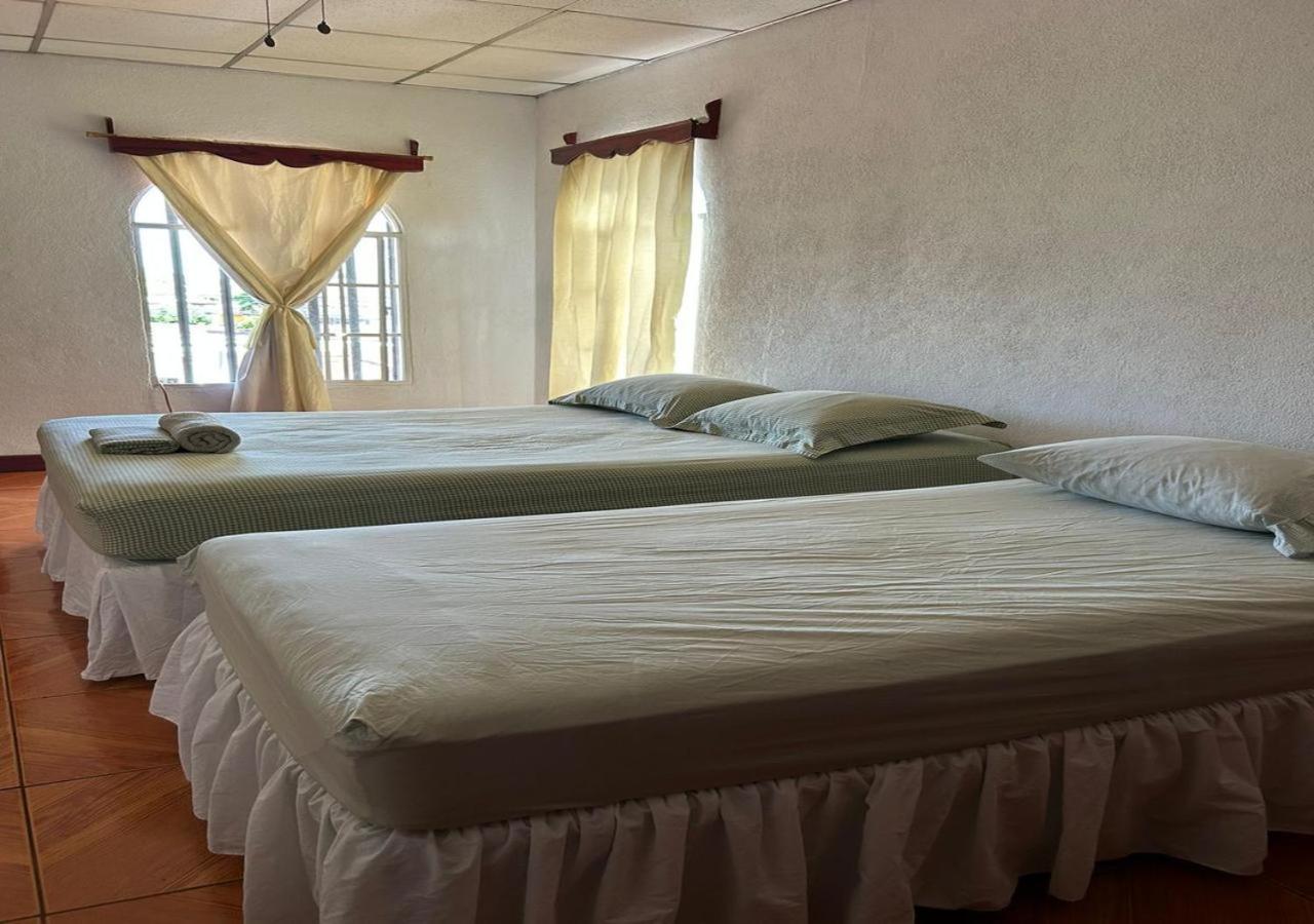 Casa Robles - Your Stay Near Airport 马那瓜湖 外观 照片