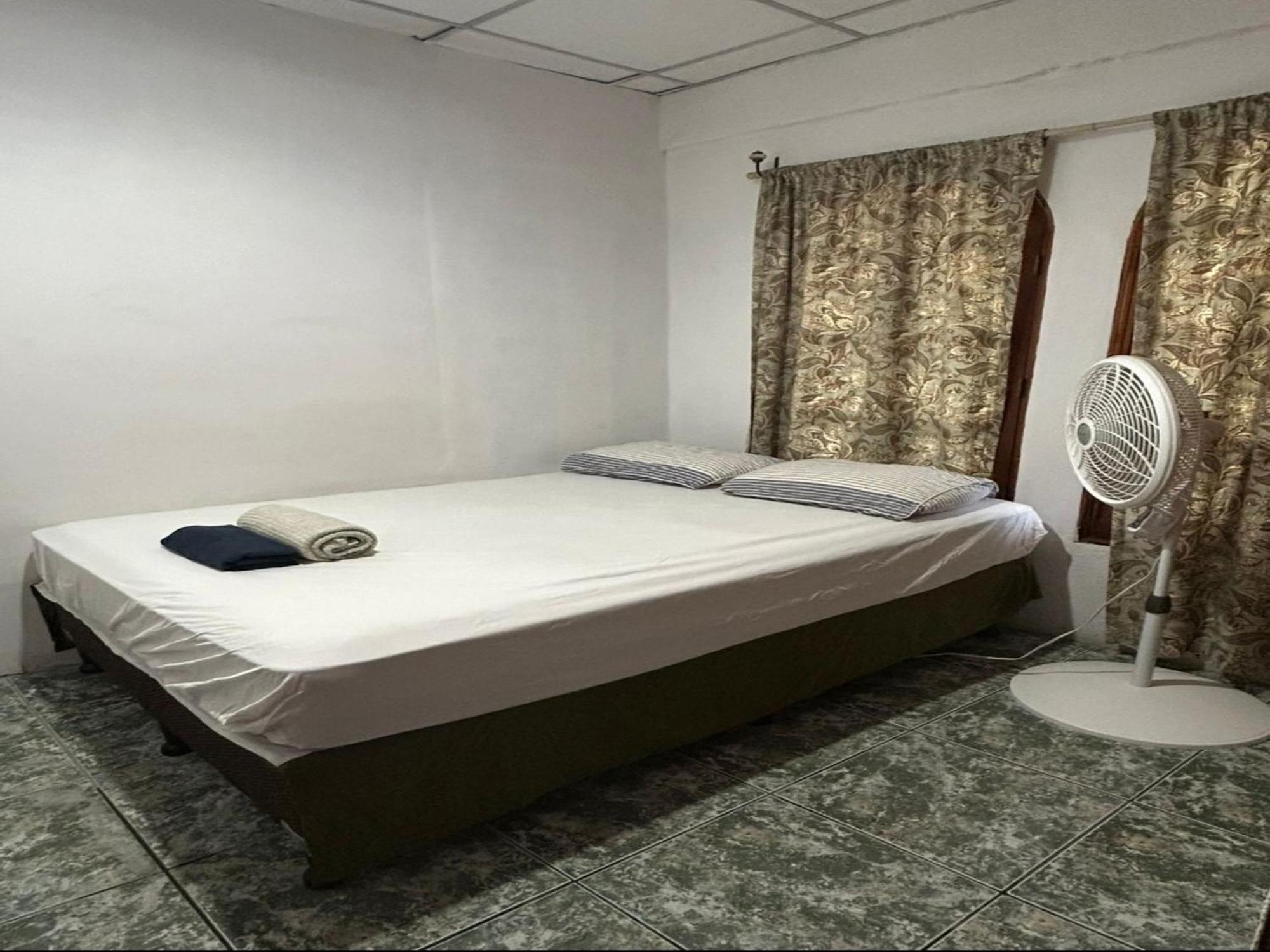 Casa Robles - Your Stay Near Airport 马那瓜湖 外观 照片