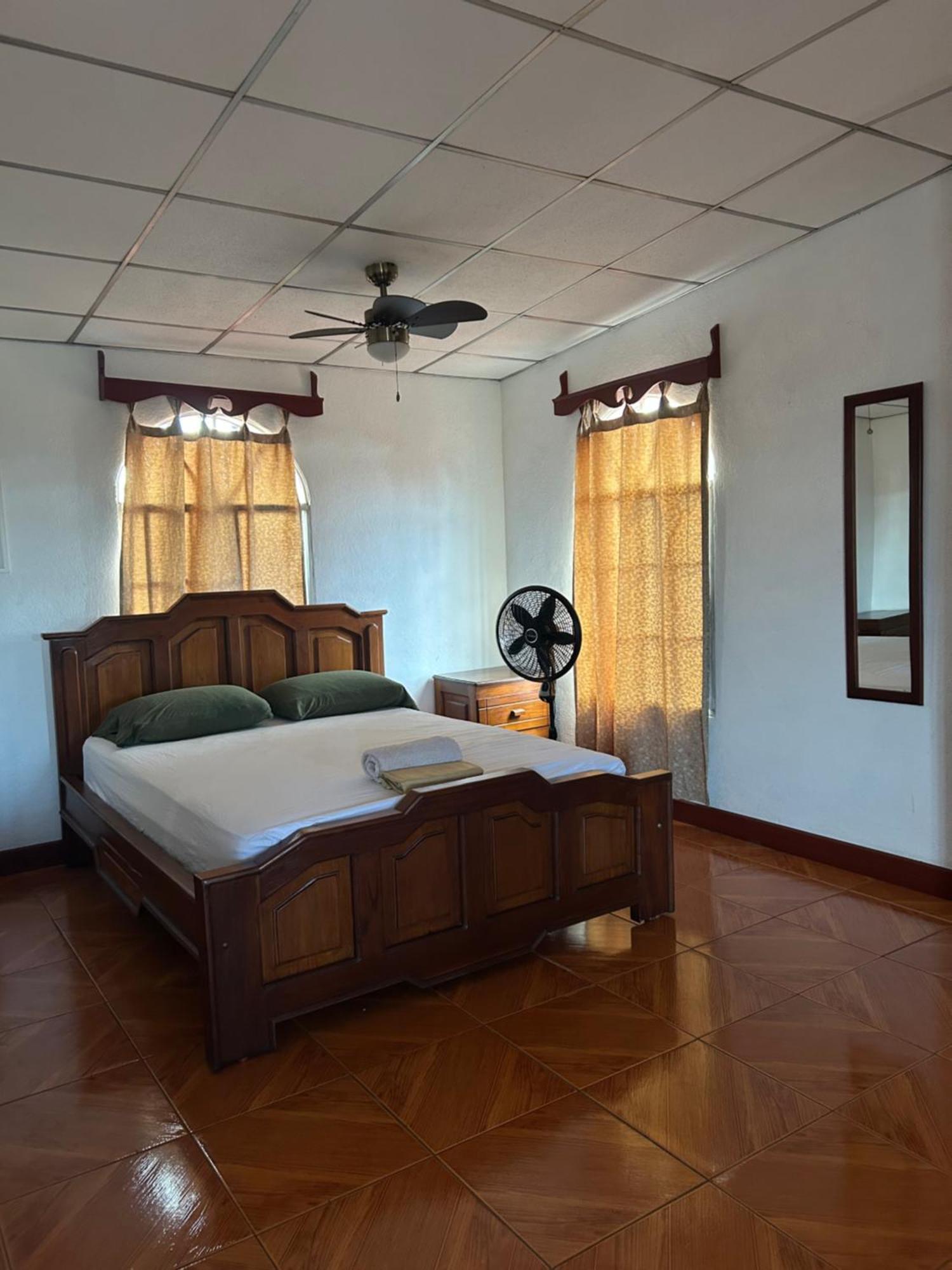 Casa Robles - Your Stay Near Airport 马那瓜湖 外观 照片